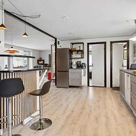 Holiday home Stunning In With Kitchen