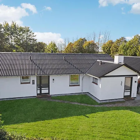 Stunning In With Kitchen Holiday home